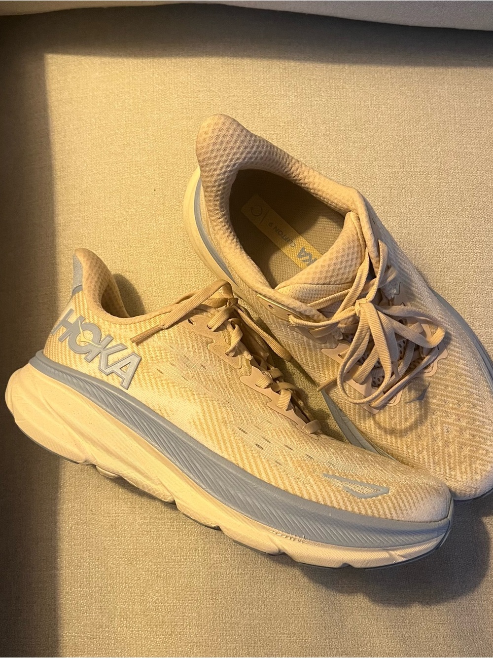 HOKA Women’s Clifton 9 EUC - Beige/Light Blue